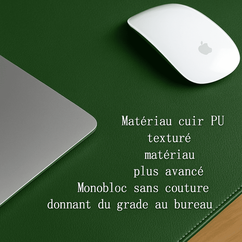 Gros plan sur un tapis de souris vert en cuir PU texturé, une souris blanche et un ordinateur portable partiellement visibles.