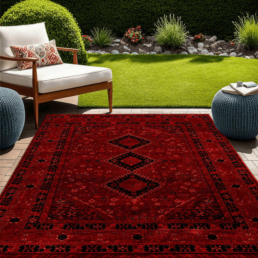 Grand tapis rouge décoratif 160x230 avec motifs orientaux installé sur une terrasse extérieure