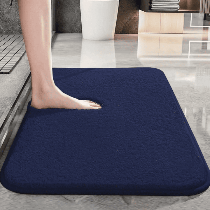 tapis de bain bleu absorbant et antidérapant pour salle de bain moderne
