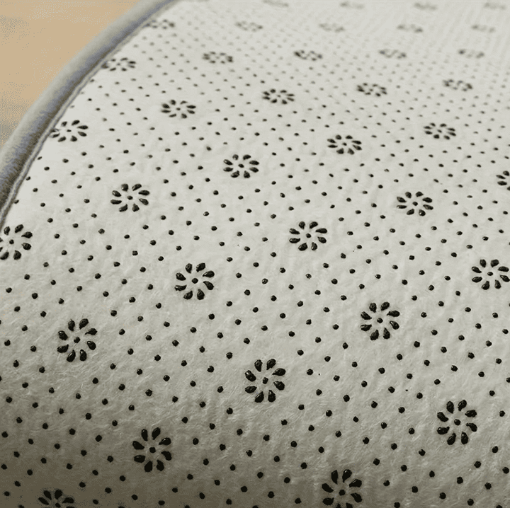 dessous de tapis de bain avec surface antidérapante pour une meilleure adhérence au sol