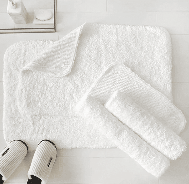 tapis de bain blanc ensemble salle de bain minimaliste
