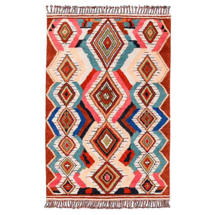 Tapis berbère 160×230 cm aux motifs géométriques multicolores et franges, style artisanal marocain
