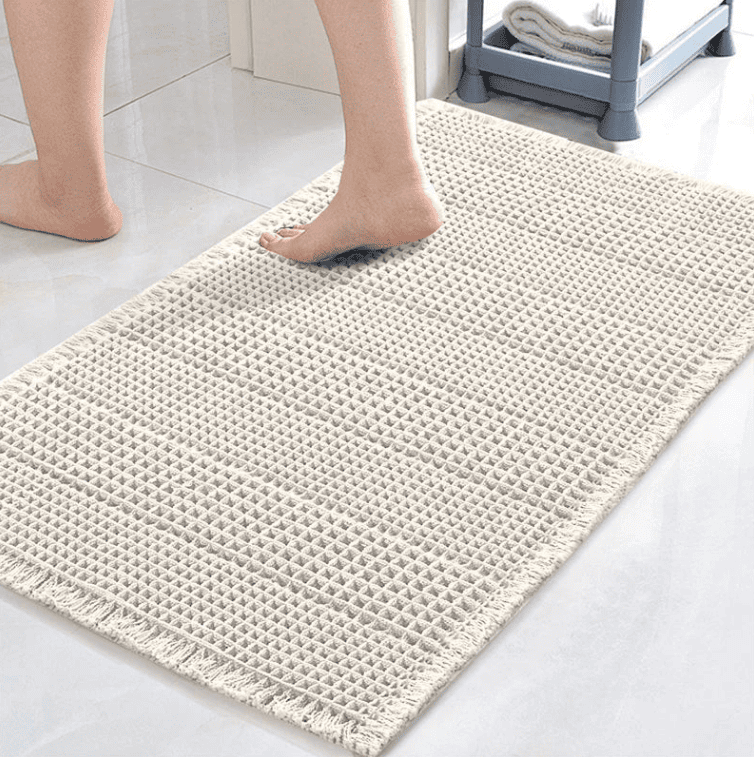 tapis de bain beige antidérapant avec pieds dessus doux absorbant salle de bain carrelage