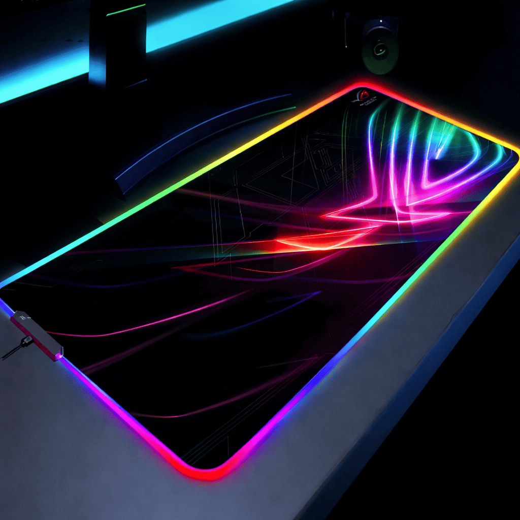 tapis de souris gamer XXL RGB installé sur bureau gaming avec éclairage LED