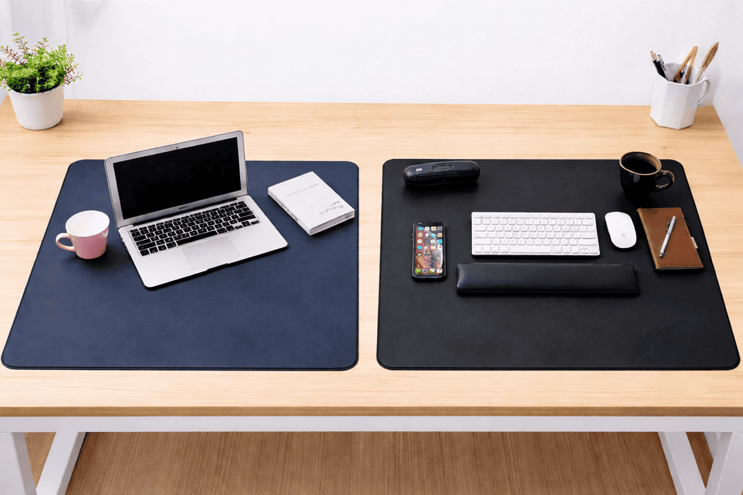 Tapis de souris géant 90x45 cm noir installé sur un bureau moderne avec clavier et accessoires