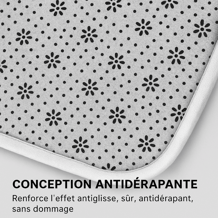 Tapis extérieur balcon avec dessous antidérapant à picots, assurant une adhérence sécurisée sans abîmer le sol.
