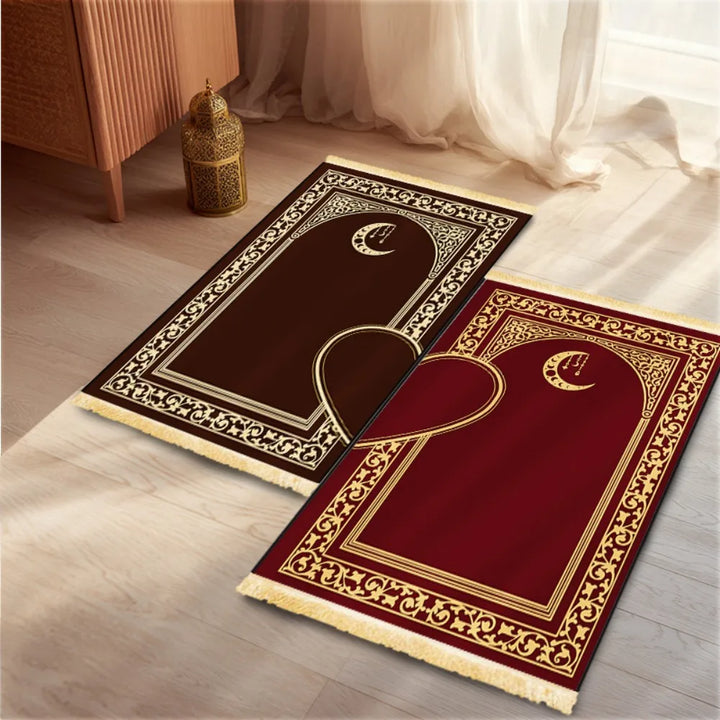 tapis de prière couple cœur rouge et marron posé au sol tapis de salat duo design islamique élégant