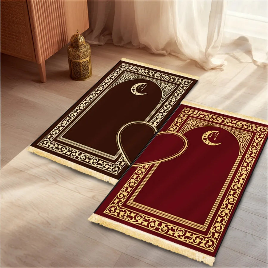 tapis de prière couple cœur rouge et marron posé au sol tapis de salat duo design islamique élégant