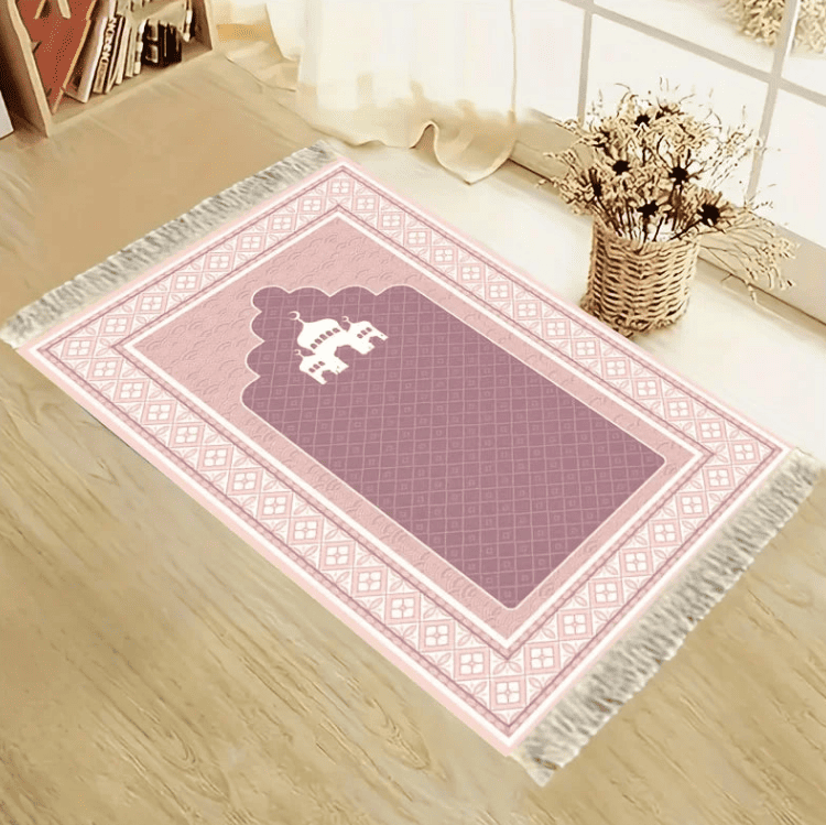 tapis de prière femme islam rose posé au sol intérieur décoration douce ambiance apaisante