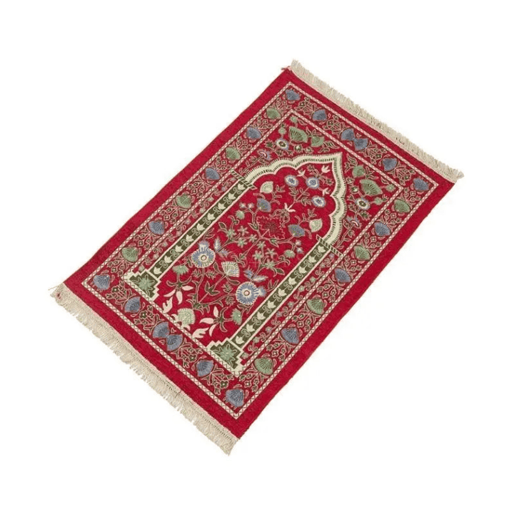 petit tapis de prière rouge avec motifs islamiques raffinés et finition élégante