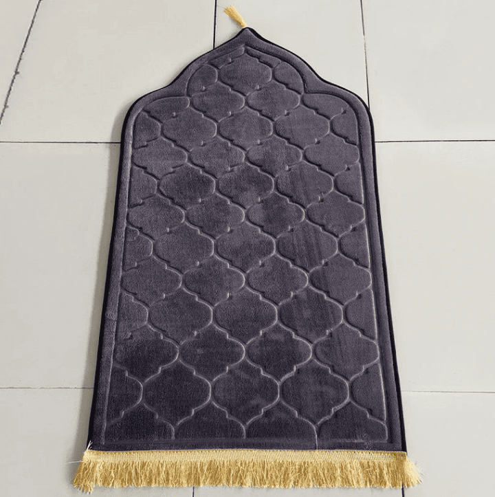 Tapis de prière uni noir avec texture douce et design élégant pour un confort quotidien