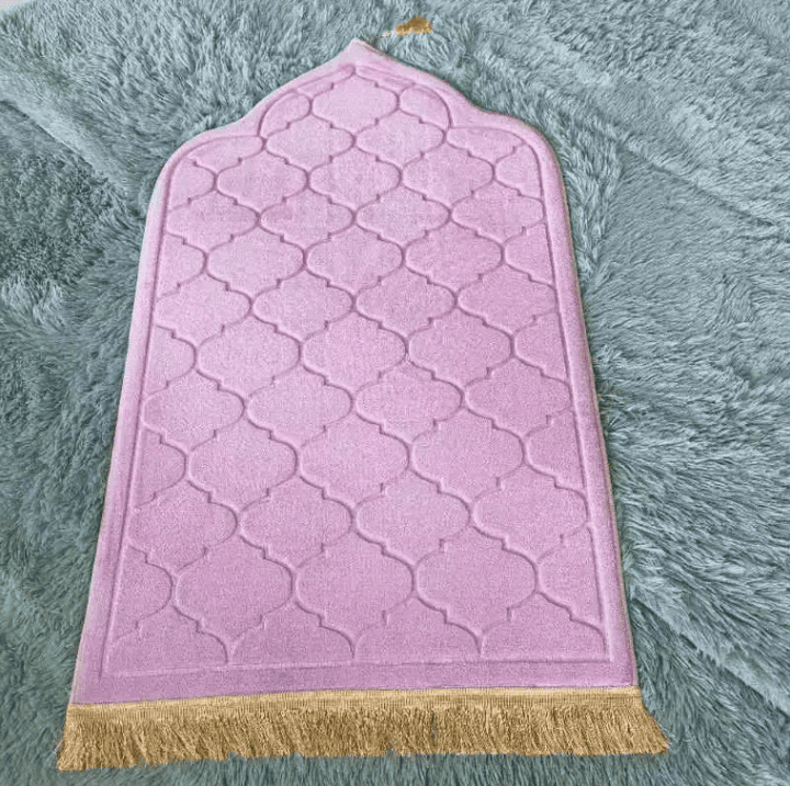 Tapis de prière rose confortable avec finition douce et style moderne pour moments de recueillement