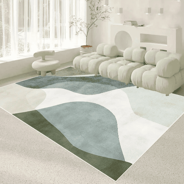 Tapis salon 160×230 cm à motif abstrait pastel bleu et vert pâle sur fond crème, placé sous un canapé modulable dans un espace lumineux.