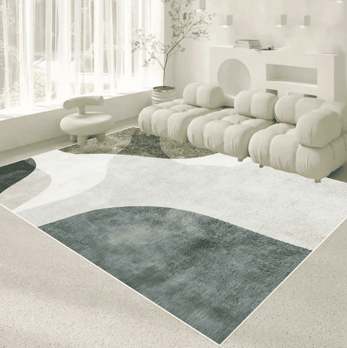 Tapis salon 160×230 cm à motif abstrait vert et bleu sur fond crème, installé sous un canapé modulable dans un intérieur lumineux.