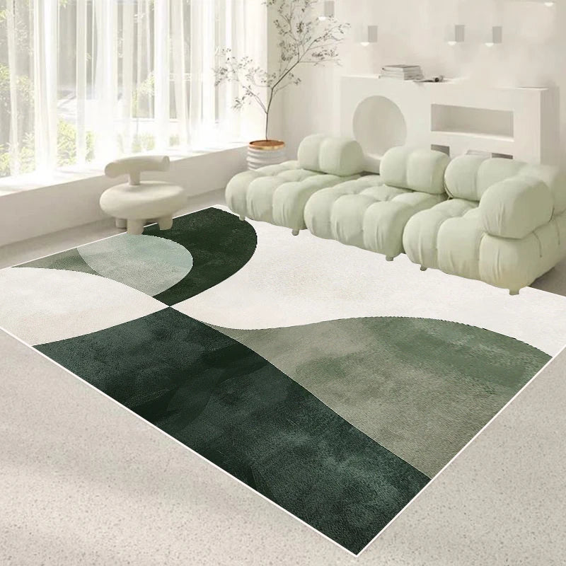 Tapis salon 160×230 cm à motif de cercles verts foncés et clairs sur fond crème, posé sous un canapé modulable dans un salon lumineux.