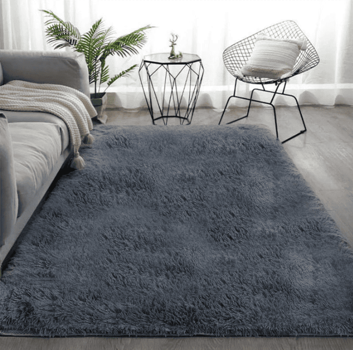Tapis salon gris moderne, doux et épais, parfait pour créer un espace cosy et élégant
