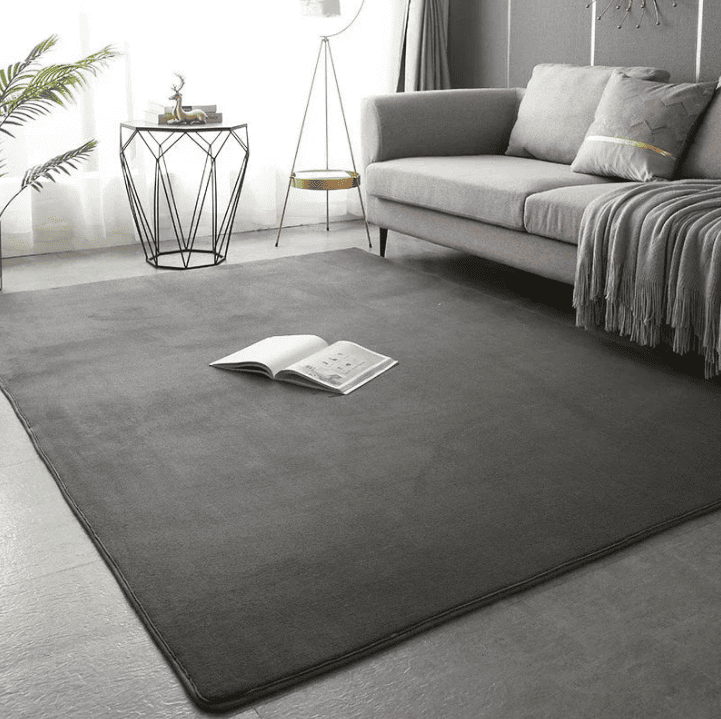 Grand tapis gris anthracite XXL dans un salon lumineux 