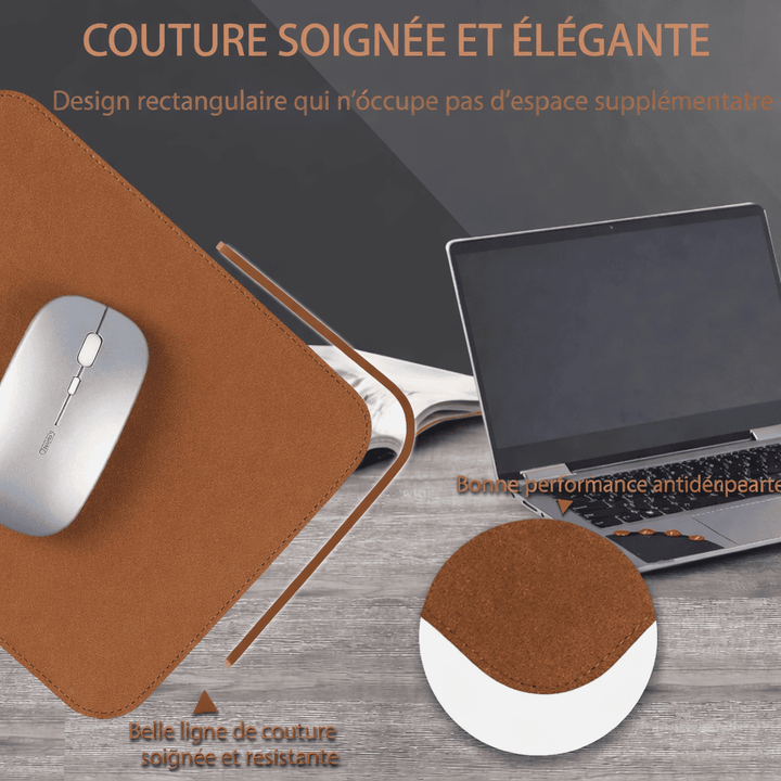 Tapis souris cuir marron effet cuir installé sur bureau avec ordinateur portable, design minimaliste et élégant