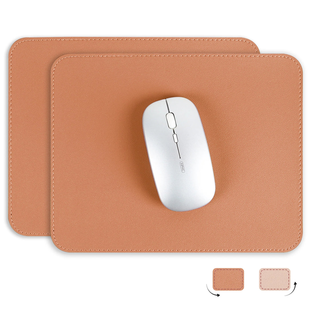 Tapis souris cuir marron vue détaillée montrant la finition soignée et la surface lisse effet cuir