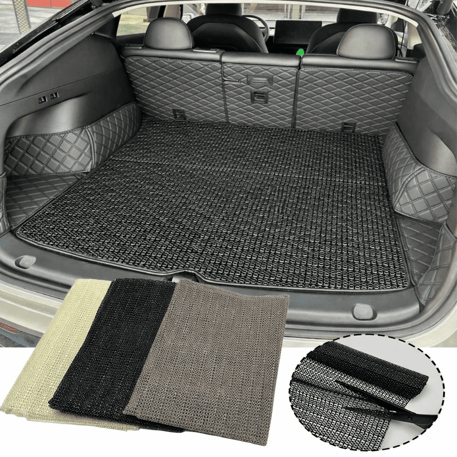 tapis voiture plastique antidérapant installé dans un coffre pour empêcher les objets de glisser